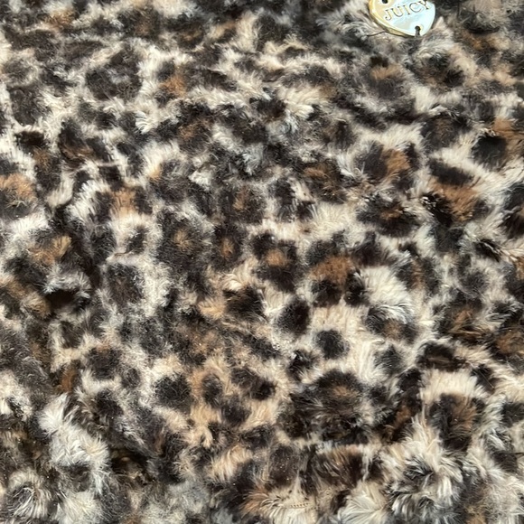 Juicy Couture Cheetah 3-6M Sweater & Pants Set - Picture 4 of 7